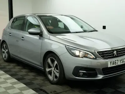 Używany Peugeot 308 Allure 2018 Szary Hatchback