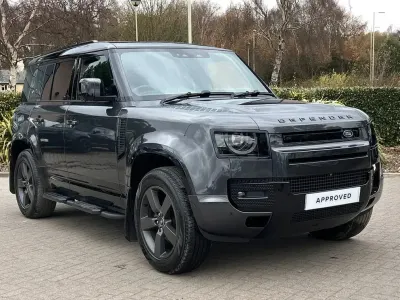 Usado Land Rover Defender HSE Dynamic 245 HP (180 kW) 2023 Cinzento SUV