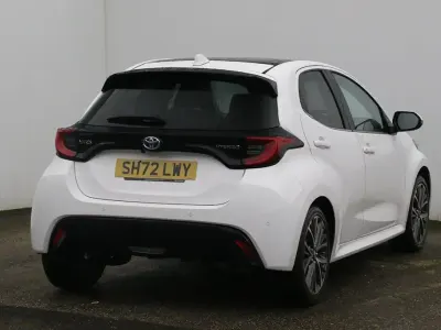 Second-hand Toyota Yaris Hybrid 2022 Alb Hatchback
