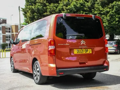 Używany Citroën Spacetourer Flair 175 KM (128 kW) 2021 Pomarańczowy Minivan