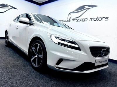 Used Volvo V40 R-Design 122 HP (89 kW) 2017 White Hatchback