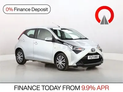 Used Toyota Aygo X-play 72 HP (52 kW) 2021 Silver Hatchback