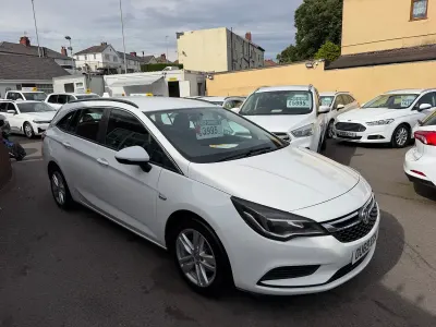 Used Vauxhall Astra 2019 White Estate