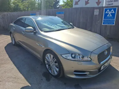 Used Jaguar XJ Portfolio 275 HP (202 kW) 2011 Gold Sedan