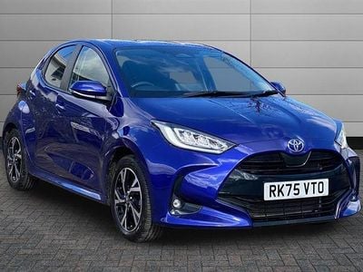 Second-hand Toyota Yaris Hybrid Design 116 CP (85 kW) 2025 Albastru Hatchback