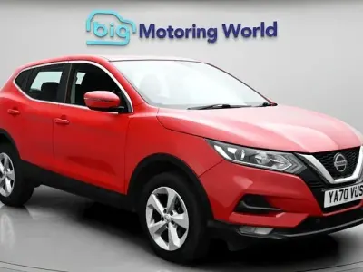 Używany Nissan Qashqai Acenta Premium 140 KM (102 kW) 2020 Czerwony SUV