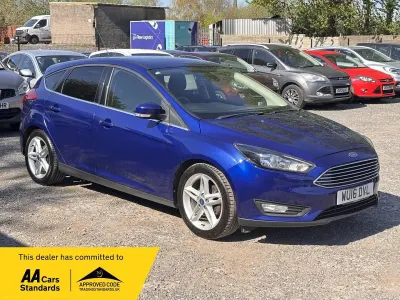 Usado Ford Focus Zetec 125 HP (91 kW) 2016 Azul Citadino