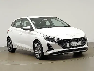 Used Hyundai i20 Advanced 100 HP (73 kW) 2025 White Hatchback