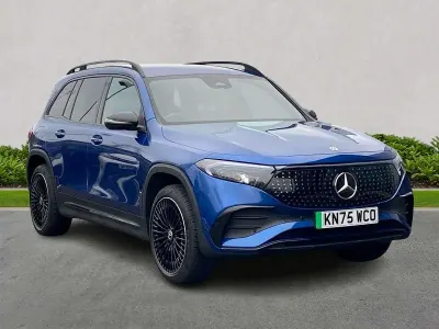 Usado Mercedes EQB250+ Urban 139 kW (190 HP) 2025 Azul SUV