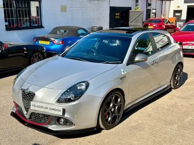 Begagnad Alfa Romeo Giulietta Veloce 240 HK (176 kW) 2016 Silver Halvkombi