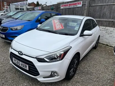Używany Hyundai i20 SE 84 KM (61 kW) 2015 Biały Coupe