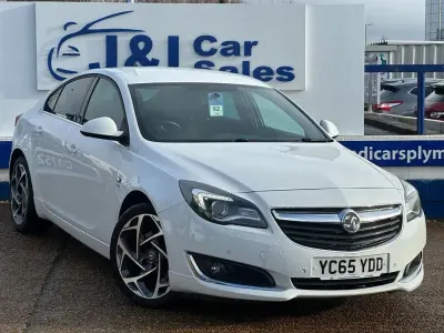 Begagnad Vauxhall Insignia SRi 170 HK (125 kW) 2015 Vit Halvkombi