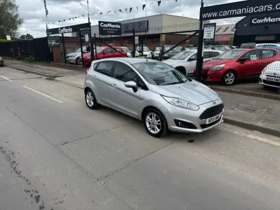 Używany Ford Fiesta Zetec 82 KM (60 kW) 2015 Srebrny Hatchback