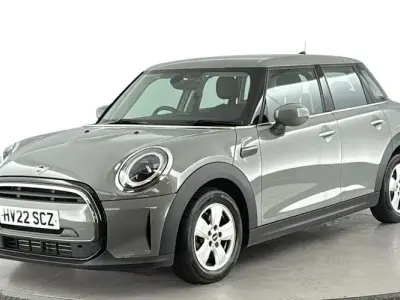 Usado Mini Cooper Classic 136 HP (100 kW) 2022 Cinzento Citadino