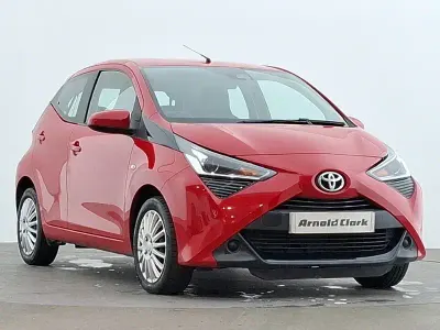 Usado Toyota Aygo X-play 72 HP (52 kW) 2021 Vermelho Citadino