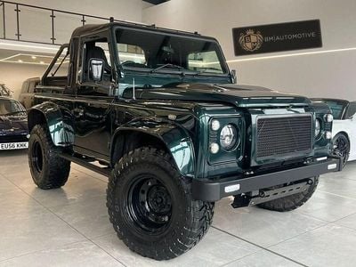 Used Land Rover Defender 122 HP (89 kW) 2012 Green Pickup