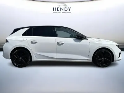 Used Vauxhall Astra GS Line 128 HP (94 kW) 2022 White Hatchback