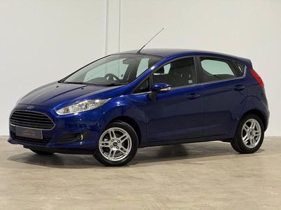 Usado Ford Fiesta Zetec 82 HP (60 kW) 2014 Azul Citadino