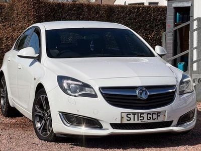 Used Vauxhall Insignia Edition 140 HP (102 kW) 2015 White Hatchback