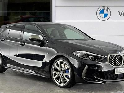 Begagnad BMW M135 Comfort Edition 306 HK (225 kW) 2022 Svart Halvkombi