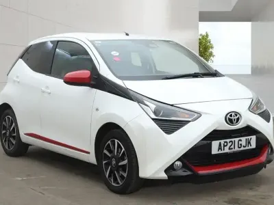 Usado Toyota Aygo Trend 72 CV (52 kW) 2021 Blanco Utilitario