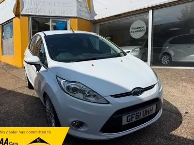 Usado Ford Fiesta Titanium 94 HP (69 kW) 2011