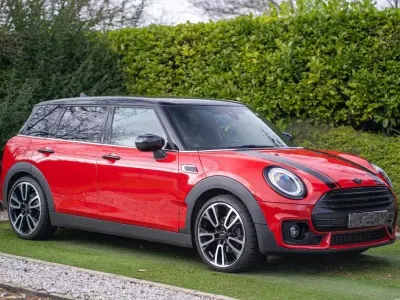 Begagnad Mini Cooper Clubman Sport 136 HK (100 kW) 2022 Röd Kombi