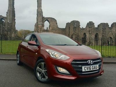 Used Hyundai i30 SE 100 HP (73 kW) 2016 Red Hatchback