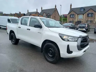 Used Toyota HiLux Active 150 HP (110 kW) 2021 White Pickup