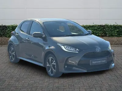 Usado Toyota Yaris Hybrid Design 2024 Castanho Citadino