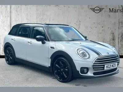 Usado Mini Cooper Clubman Exclusive 136 CV (100 kW) 2021 Plateado Familiar