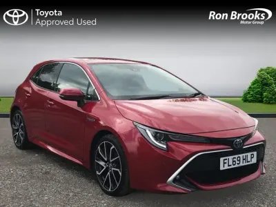 Used Toyota Corolla 122 HP (89 kW) 2019 Red Hatchback