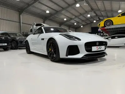 Usado Jaguar F-Type Supercharged 575 HP (422 kW) 2017 Branco Cabrios