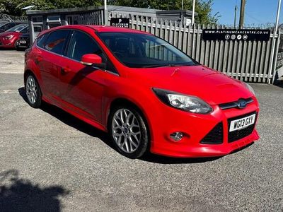 Begagnad Ford Focus Zetec 115 HK (84 kW) 2013 Röd Halvkombi