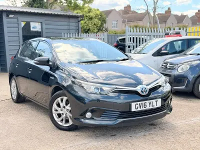 Używany Toyota Auris Hybrid Business Edition 136 KM (100 kW) 2016 Szary Hatchback
