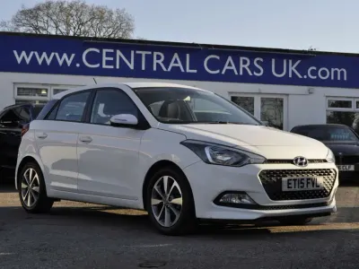 Używany Hyundai i20 SE 100 KM (73 kW) 2015 Biały Hatchback