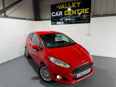 Used Ford Fiesta Titanium 125 HP (91 kW) 2013 Red Hatchback