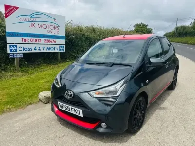 Used Toyota Aygo x-press 71 HP (52 kW) 2018 Grey Hatchback