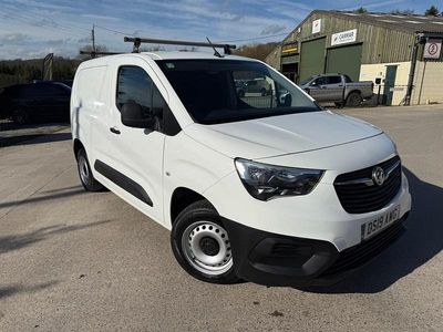 Used Vauxhall Combo Edition 75 HP (55 kW) 2019 White MPV