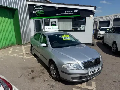 Używany Skoda Octavia Ambiente 105 KM (77 kW) 2009 Srebrny Hatchback