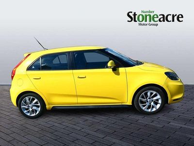 Used MG MG3 105 HP (77 kW) 2016 Yellow Hatchback