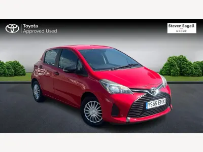 Used Toyota Yaris Active 69 HP (50 kW) 2015 Red Hatchback