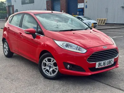 Used Ford Fiesta Zetec 75 HP (55 kW) 2016 Red Hatchback