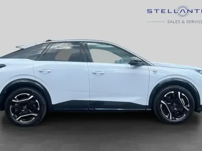 Second-hand Peugeot e-3008 GT 152 kW (207 CP) 2025 Alb SUV