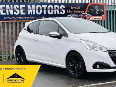 Used Peugeot 208 Prestige 208 HP (152 kW) 2017 White Hatchback