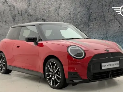 Usado Mini Cooper SE Hatch 158 kW (215 CV) 2024 Rojo Utilitario