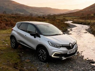 Used Renault Captur Dynamique 90 HP (66 kW) 2017 Silver/black SUV