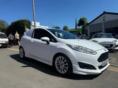 Używany Ford Fiesta Sport 95 KM (69 kW) 2013 Biały Van