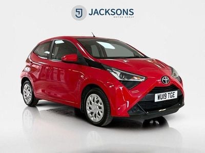 Used Toyota Aygo X-play 72 HP (52 kW) 2019 Red Hatchback
