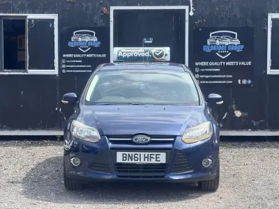 Used Ford Focus Zetec 125 HP (91 kW) 2011 Blue Hatchback